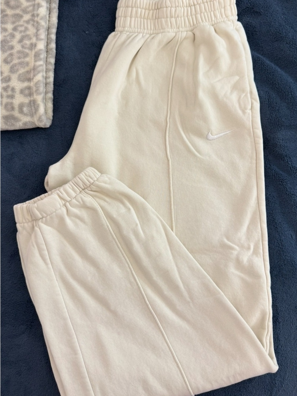 Nike Adult Unisex Cream Fleece Jogger Sweatpants